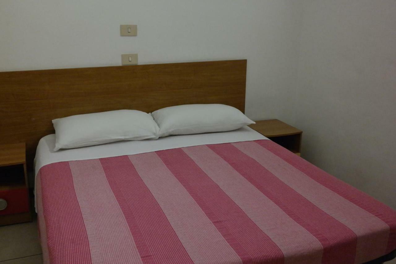 Hotel Houston Livorno - Struttura Esclusivamente Turistica - Not For Business Or Workers Kültér fotó