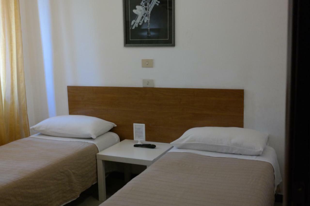 Hotel Houston Livorno - Struttura Esclusivamente Turistica - Not For Business Or Workers Kültér fotó